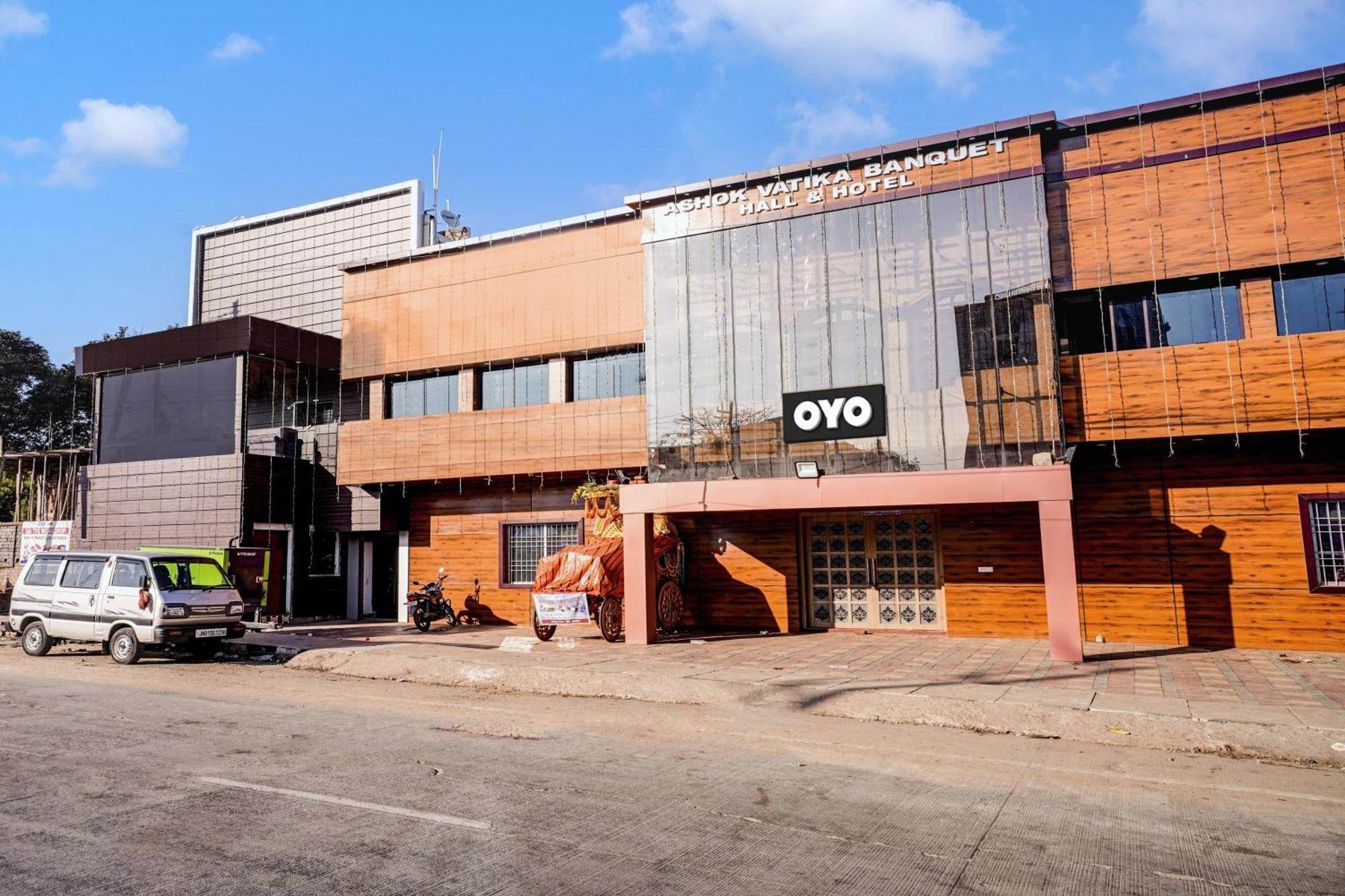Oyo Flagship Hotel Ashok Vatika Banquet Hall Ράντσι Εξωτερικό φωτογραφία
