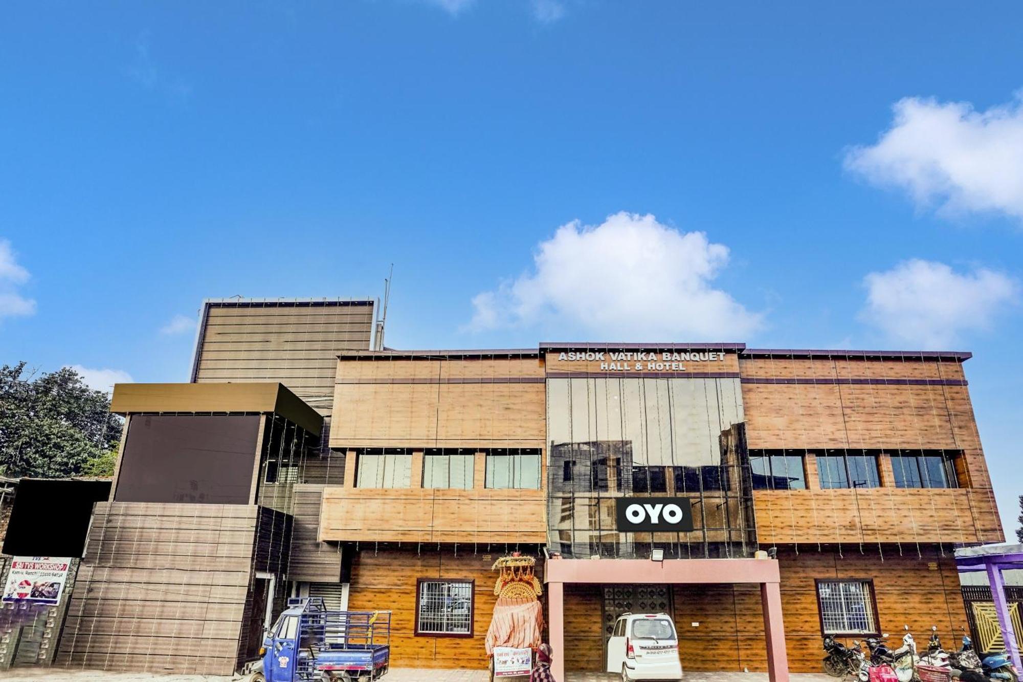 Oyo Flagship Hotel Ashok Vatika Banquet Hall Ράντσι Εξωτερικό φωτογραφία